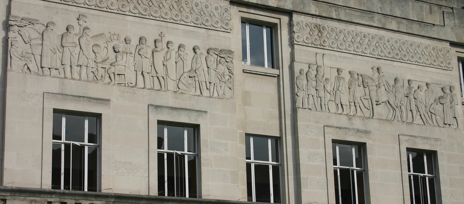 Photograph of the exterior of Wandsworth Town Hall