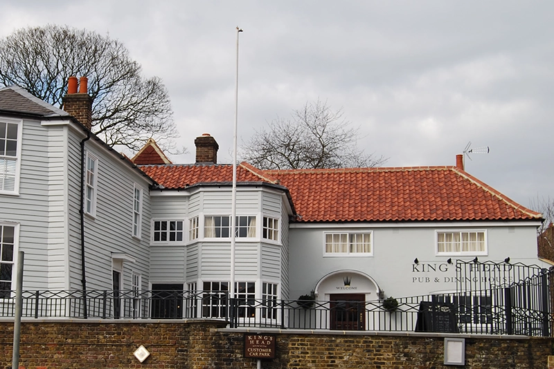 Photograph of the Kings Head Pub in Roehampton